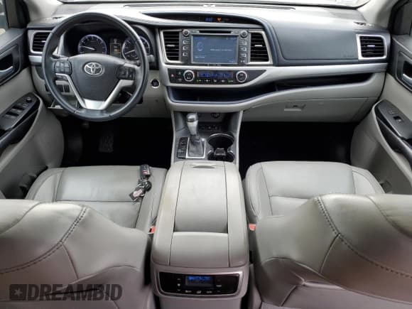 ✅ 2016 Toyota Highlander XLE • VIN: 5TDJKRFH3GS300963 • Lot: 92726075. Wystawiony na Copart z przebiegiem 147 586 mil. Bezpłatny archiwum sprzedaży aukcyjnych z USA i szczegółowy raport historii pojazdu na DreamBid. Zdjęcie 8.