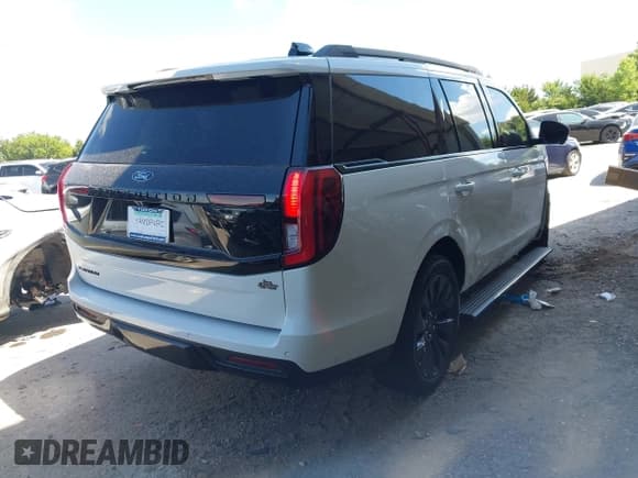 ✅ 2025 Ford Expedition Platinum • VIN: 1FMJU1M87SEA30788 • Lot: 42845273. Wystawiony na IAAI z przebiegiem 1 185 mil. Bezpłatny archiwum sprzedaży aukcyjnych z USA i szczegółowy raport historii pojazdu na DreamBid. Zdjęcie 4.
