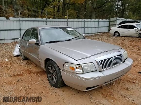 ✅ 2010 Mercury Grand Marquis LS • VIN: 2MEBM7FV8AX614725 • Lot: 93707325. Wystawiony na Copart z przebiegiem 295 253 mil. Bezpłatny archiwum sprzedaży aukcyjnych z USA i szczegółowy raport historii pojazdu na DreamBid. Zdjęcie 13.