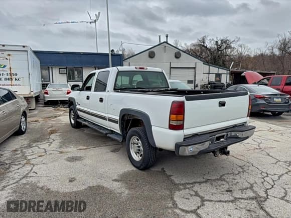 ✅ 2001 Chevrolet Silverado 2500HD LT • VIN: 1GCHC23171F166265 • Лот: 94521765. Опубликован ранее на Copart с пробегом 120 733 миль. Бесплатный доступ к архиву аукционных продаж из США и подробный отчёт об истории автомобиля на DreamBid. Изображение 3.