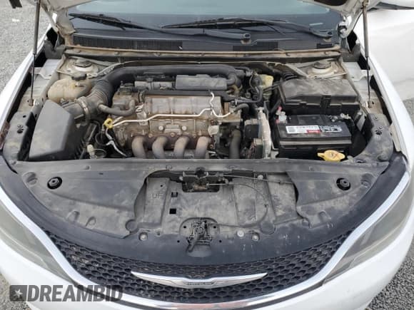 ✅ 2015 Chrysler 200 Limited • VIN: 1C3CCCABXFN607609 • Lot: 92898305. Wystawiony na Copart z przebiegiem 104 068 mil. Bezpłatny archiwum sprzedaży aukcyjnych z USA i szczegółowy raport historii pojazdu na DreamBid. Zdjęcie 11.