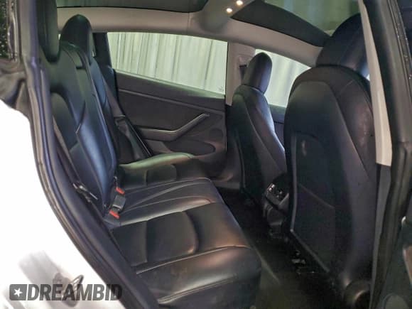 ✅ 2022 Tesla Model 3 • VIN: 5YJ3E1EA7NF372322 • Lot: 94419915. Wystawiony na Copart z przebiegiem 99 693 mil. Bezpłatny archiwum sprzedaży aukcyjnych z USA i szczegółowy raport historii pojazdu na DreamBid. Zdjęcie 10.