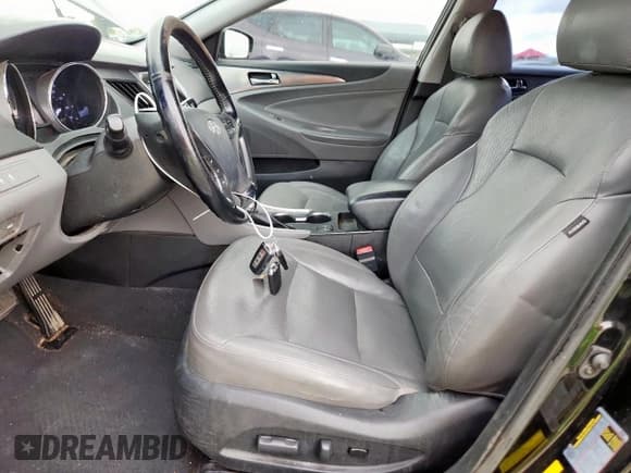 ✅ 2015 Hyundai Sonata • VIN: KMHEC4A44FA129184 • Лот: 84005665. Опубликован ранее на Copart с пробегом 150 397 миль. Бесплатный доступ к архиву аукционных продаж из США и подробный отчёт об истории автомобиля на DreamBid. Изображение 7.