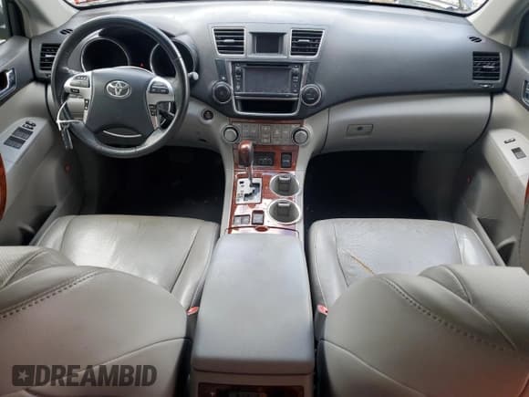 ✅ 2013 Toyota Highlander Limited • VIN: 5TDDK3EH5DS182695 • Лот: 82562275. Опубликован ранее на Copart с пробегом 124 093 миль. Бесплатный доступ к архиву аукционных продаж из США и подробный отчёт об истории автомобиля на DreamBid. Изображение 8.