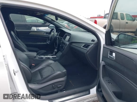 ✅ 2015 Hyundai Sonata Sport • VIN: 5NPE34AB9FH144694 • Lot: 42009957. Wystawiony na IAAI z przebiegiem 137 601 mil. Bezpłatny archiwum sprzedaży aukcyjnych z USA i szczegółowy raport historii pojazdu na DreamBid. Zdjęcie 5.