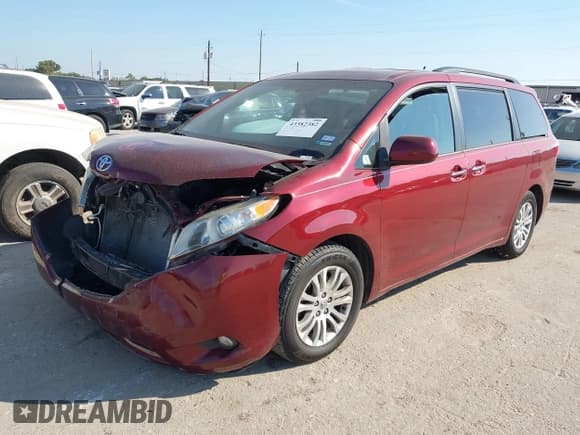 ✅ 2017 Toyota Sienna XLE Auto Access Seat • VIN: 5TDYZ3DC0HS886182 • Lot: 43382382. Listed on IAAI with 131,422 mi. Free auction sales archive from the USA and detailed vehicle history report at DreamBid. Image 18.