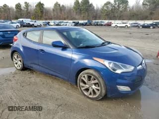 ✅ 2017 Hyundai Veloster • VIN: KMHTC6ADXHU305241 • Lot: 43567895. Wystawiony na Copart z przebiegiem 113 386 mil. Bezpłatny archiwum sprzedaży aukcyjnych z USA i szczegółowy raport historii pojazdu na DreamBid. Zdjęcie 4.