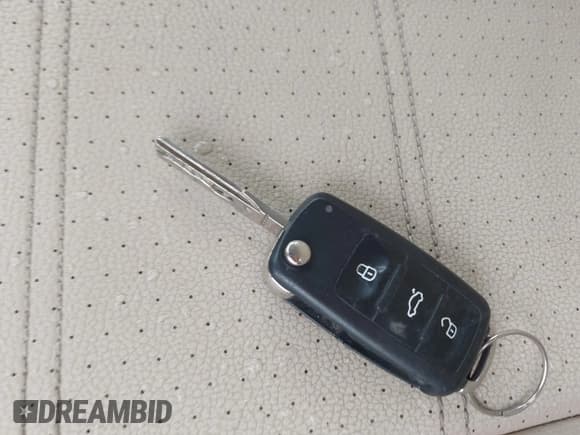 ✅ 2013 Volkswagen Passat SE • VIN: 1VWBP7A38DC132429 • Lot: 43717054. Listed on IAAI with 252,614 mi. Free auction sales archive from the USA and detailed vehicle history report at DreamBid. Image 11.