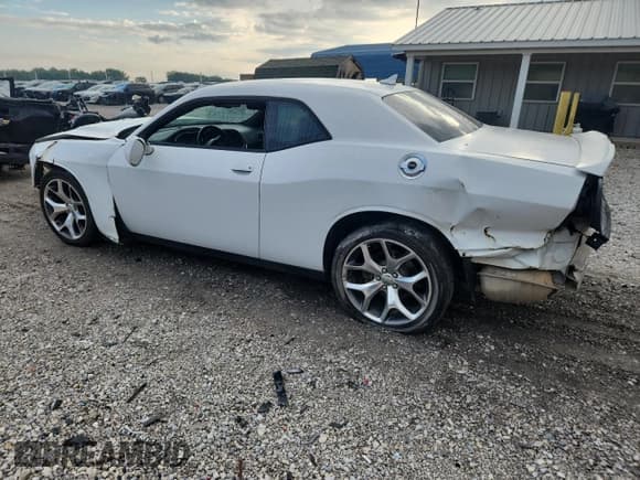 ✅ 2015 Dodge Challenger SXT Plus • VIN: 2C3CDZBG9FH723998 • Lot: 81340545. Wystawiony na Copart z przebiegiem 165 647 mil. Bezpłatny archiwum sprzedaży aukcyjnych z USA i szczegółowy raport historii pojazdu na DreamBid. Zdjęcie 2.