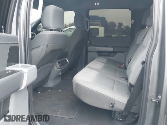 ✅ 2023 Ford F-150 Lightning Pro • VIN: 1FTVW1EL8PWG48559 • Лот: 42033123. Опубликован ранее на IAAI с пробегом 8 845 миль. Бесплатный доступ к архиву аукционных продаж из США и подробный отчёт об истории автомобиля на DreamBid. Изображение 8.