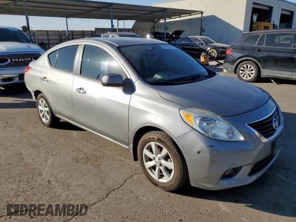 ✅ 2012 Nissan Versa SV • VIN: 3N1CN7AP0CL891100 • Лот: 92193555. Опубликован ранее на Copart с пробегом 140 672 миль. Бесплатный доступ к архиву аукционных продаж из США и подробный отчёт об истории автомобиля на DreamBid. Изображение 4.