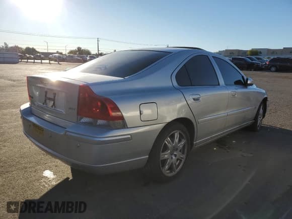 ✅ 2005 Volvo S60 • VIN: YV1RS592752462788 • Lot: 86991445. Wystawiony na Copart z przebiegiem 181 463 mil. Bezpłatny archiwum sprzedaży aukcyjnych z USA i szczegółowy raport historii pojazdu na DreamBid. Zdjęcie 3.