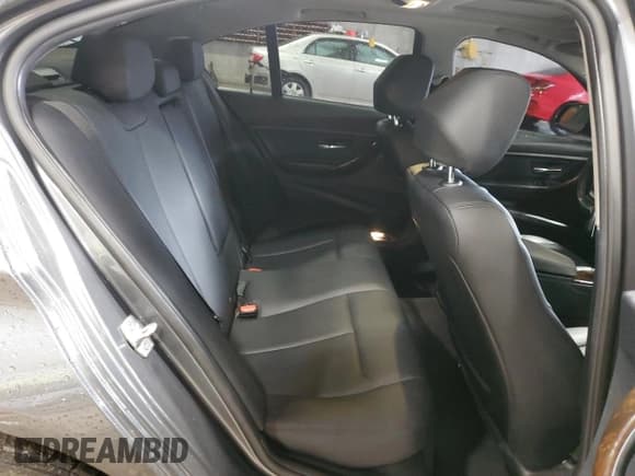 ✅ 2015 BMW 3 Series 320i xDrive • VIN: WBA3C3G50FNS76632 • Lot: 52041325. Wystawiony na Copart z przebiegiem 121 706 mil. Bezpłatny archiwum sprzedaży aukcyjnych z USA i szczegółowy raport historii pojazdu na DreamBid. Zdjęcie 10.