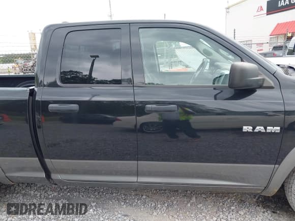 ✅ 2009 Dodge 1500 SLT • VIN: 1D3HB18P09S712991 • Lot: 42266812. Wystawiony na IAAI z przebiegiem 149 450 mil. Bezpłatny archiwum sprzedaży aukcyjnych z USA i szczegółowy raport historii pojazdu na DreamBid. Zdjęcie 13.