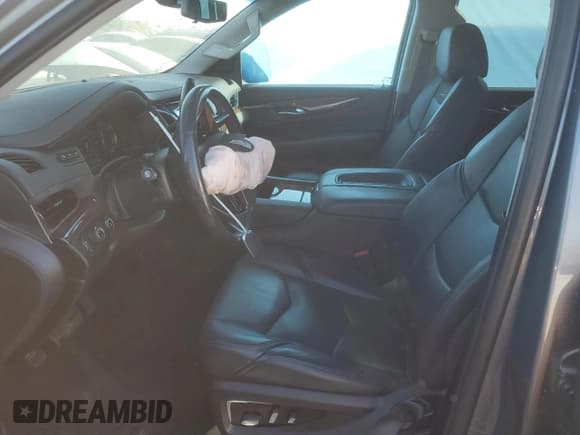 ✅ 2020 Cadillac Escalade Luxury • VIN: 1GYS4BKJ3LR115846 • Lot: 76267924. Wystawiony na Copart z przebiegiem 52 631 mil. Bezpłatny archiwum sprzedaży aukcyjnych z USA i szczegółowy raport historii pojazdu na DreamBid. Zdjęcie 7.