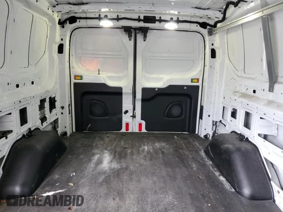 ✅ 2017 Ford Transit • VIN: 1FTYR2YM2HKB51983 • Lot: 56053945. Wystawiony na Copart z przebiegiem 143 786 mil. Bezpłatny archiwum sprzedaży aukcyjnych z USA i szczegółowy raport historii pojazdu na DreamBid. Zdjęcie 10.