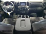 ✅ 2025 Chevrolet Silverado 2500HD • VIN: 1GC5KLE79SF179923 • Lot: 81564345. Wystawiony na Copart z przebiegiem 12 644 mil. Bezpłatny archiwum sprzedaży aukcyjnych z USA i szczegółowy raport historii pojazdu na DreamBid. Zdjęcie 8.