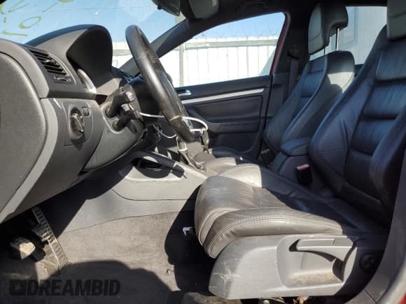 ✅ 2006 Volkswagen Jetta GLI Turbo • VIN: 3VWXJ71K96M632907 • Лот: 84991795. Опубликован ранее на Copart с пробегом 96 561 миль. Бесплатный доступ к архиву аукционных продаж из США и подробный отчёт об истории автомобиля на DreamBid. Изображение 7.