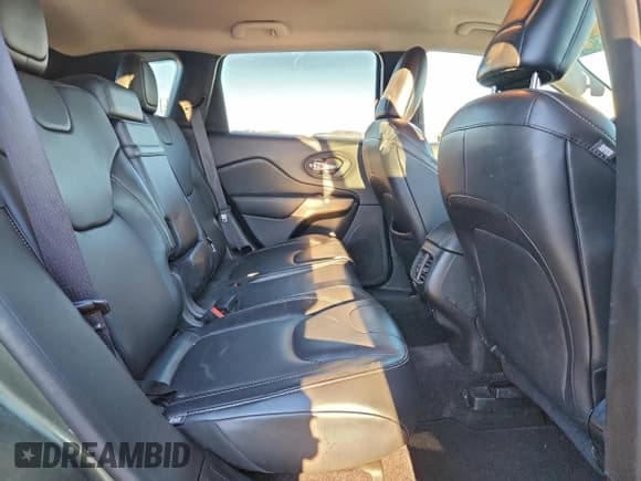 ✅ 2018 Jeep Cherokee Limited • VIN: 1C4PJMDB4JD608905 • Лот: 93103425. Опубликован ранее на Copart с пробегом 106 645 миль. Бесплатный доступ к архиву аукционных продаж из США и подробный отчёт об истории автомобиля на DreamBid. Изображение 11.