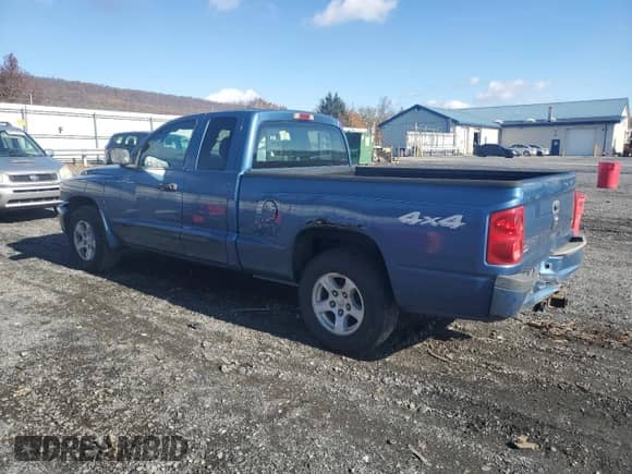 2005 Dodge Dakota SLT with VIN 1D7HW42N95S102352, listed as a Copart auction lot 80290684 with 106,205 mi miles and Salvage title. Bid and sale history available at DreamBid. Image 2.