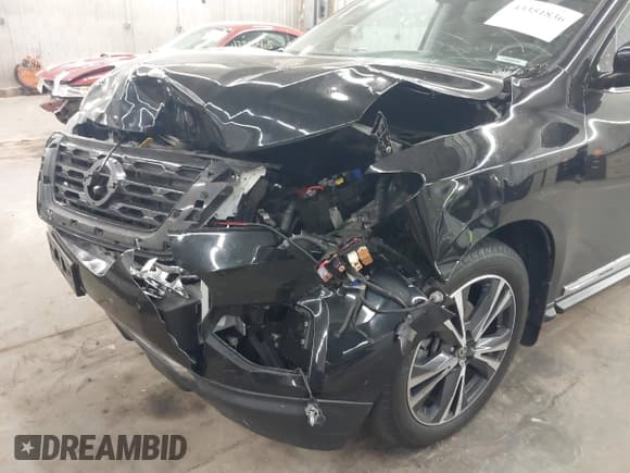 ✅ 2019 Nissan Pathfinder SV • VIN: 5N1DR2MM3KC651586 • Lot: 43351836. Wystawiony na IAAI z przebiegiem 85 912 mil. Bezpłatny archiwum sprzedaży aukcyjnych z USA i szczegółowy raport historii pojazdu na DreamBid. Zdjęcie 6.