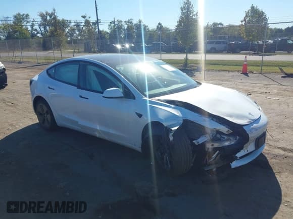 ✅ 2022 Tesla Model 3 Long Range • VIN: 5YJ3E1EB5NF262605 • Lot: 43391474. Wystawiony na IAAI z przebiegiem 29 373 mil. Bezpłatny archiwum sprzedaży aukcyjnych z USA i szczegółowy raport historii pojazdu na DreamBid. Zdjęcie 1.