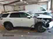 2022 Nissan Pathfinder SV z VIN 5N1DR3BD7NC234940, wystawiony jako IAAI lot #42806846 z przebiegiem 119 082 mil mil oraz . Historia ofert i sprzedaży dostępna na DreamBid. Obrazek 13.