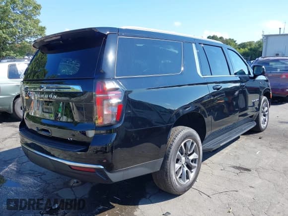 ✅ 2023 Chevrolet Suburban LT • VIN: 1GNSKCKD4PR442054 • Lot: 43124100. Wystawiony na IAAI z przebiegiem 23 096 mil. Bezpłatny archiwum sprzedaży aukcyjnych z USA i szczegółowy raport historii pojazdu na DreamBid. Zdjęcie 4.