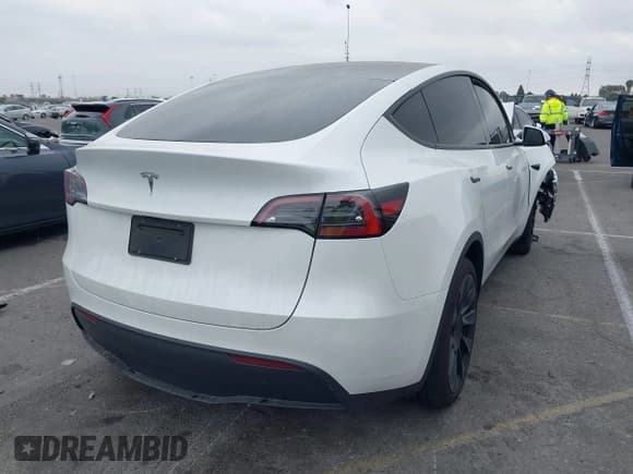 ✅ 2024 Tesla Model Y • VIN: 7SAYGDED6RF166543 • Лот: 41713362. Опубликован ранее на IAAI с пробегом Не указан. Бесплатный доступ к архиву аукционных продаж из США и подробный отчёт об истории автомобиля на DreamBid. Изображение 4.