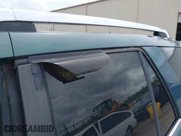 ✅ 2007 Saturn VUE V6 • VIN: 5GZCZ53477S847254 • Lot: 42122526. Wystawiony na IAAI z przebiegiem 306 471 mil. Bezpłatny archiwum sprzedaży aukcyjnych z USA i szczegółowy raport historii pojazdu na DreamBid. Zdjęcie 6.