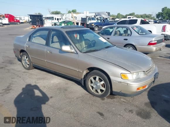 ✅ 1994 Honda Accord EX • VIN: JHMCD5655RC120856 • Lot: 42477329. Wystawiony na IAAI z przebiegiem 258 197 mil. Bezpłatny archiwum sprzedaży aukcyjnych z USA i szczegółowy raport historii pojazdu na DreamBid. Zdjęcie 1.