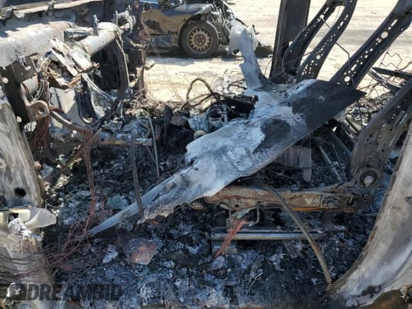 ✅ 2020 Chevrolet Silverado 1500 RST • VIN: 3GCUYEET2LG271751 • Lot: 69319054. Wystawiony na Copart z przebiegiem Nie podano. Bezpłatny archiwum sprzedaży aukcyjnych z USA i szczegółowy raport historii pojazdu na DreamBid. Zdjęcie 7.