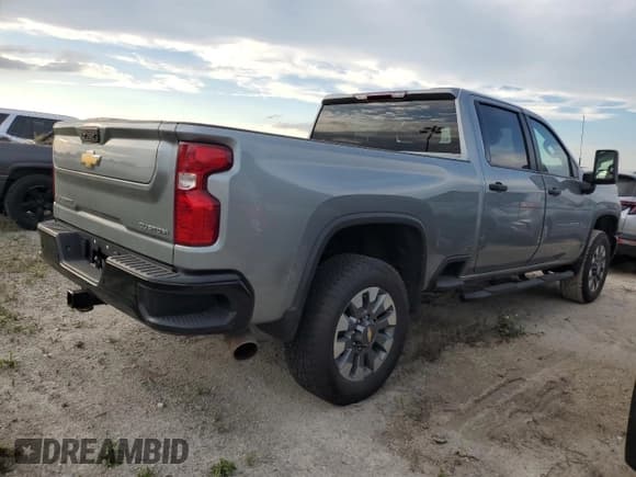 ✅ 2024 Chevrolet Silverado 2500HD Custom • VIN: 2GC1YME74R1161088 • Lot: 75397214. Wystawiony na Copart z przebiegiem Nie podano. Bezpłatny archiwum sprzedaży aukcyjnych z USA i szczegółowy raport historii pojazdu na DreamBid. Zdjęcie 3.