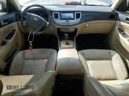 ✅ 2009 Hyundai Genesis • VIN: KMHGC46E09U026180 • Лот: 86545515. Опубликован ранее на Copart с пробегом 99 099 миль. Бесплатный доступ к архиву аукционных продаж из США и подробный отчёт об истории автомобиля на DreamBid. Изображение 8.