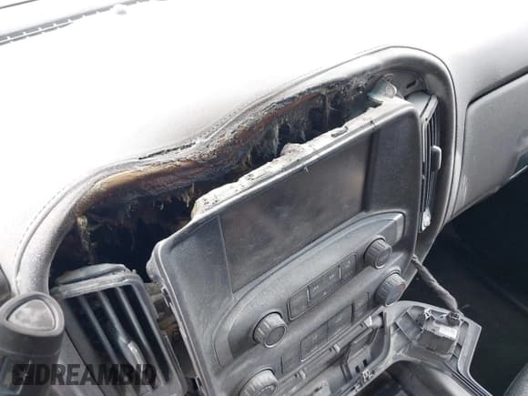 ✅ 2017 Chevrolet Silverado 2500HD LT • VIN: 1GC1KVEY7HF112894 • Lot: 42314299. Wystawiony na IAAI z przebiegiem 106 962 mil. Bezpłatny archiwum sprzedaży aukcyjnych z USA i szczegółowy raport historii pojazdu na DreamBid. Zdjęcie 6.