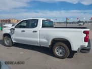 ✅ 2021 Chevrolet Silverado 1500 Work Truck • VIN: 1GCRWAEF1MZ323130 • Lot: 43783084. Wystawiony na IAAI z przebiegiem 110 705 mil. Bezpłatny archiwum sprzedaży aukcyjnych z USA i szczegółowy raport historii pojazdu na DreamBid. Zdjęcie 14.