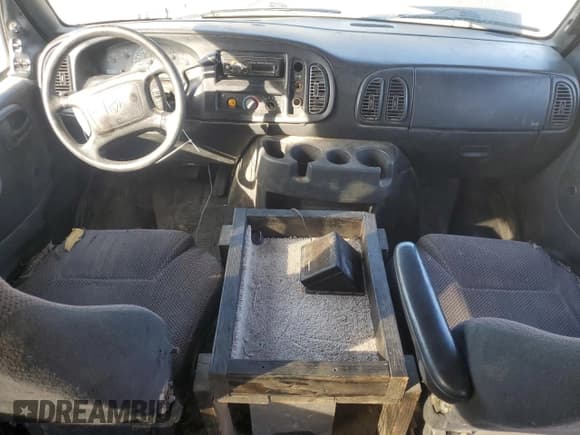 ✅ 2001 Dodge Passenger • VIN: 2B5WB35Z61K531497 • Lot: 78046704. Listed on Copart with 178,079 mi. Free auction sales archive from the USA and detailed vehicle history report at DreamBid. Image 8.