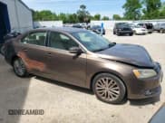 ✅ 2011 Volkswagen Jetta SEL • VIN: 3VWLX7AJ0BM359581 • Lot: 56222225. Listed on Copart with 195,871 mi. Free auction sales archive from the USA and detailed vehicle history report at DreamBid. Image 4.