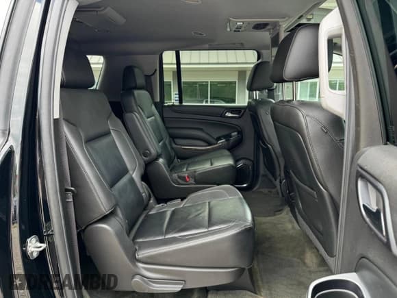 ✅ 2015 Chevrolet Suburban LT • VIN: 1GNSKJKC0FR179233 • Lot: 83858054. Wystawiony na Copart z przebiegiem 163 642 mil. Bezpłatny archiwum sprzedaży aukcyjnych z USA i szczegółowy raport historii pojazdu na DreamBid. Zdjęcie 6.