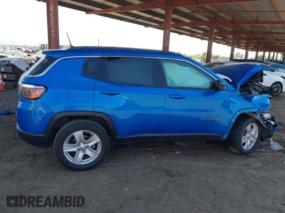 ✅ 2022 Jeep Compass Latitude • VIN: 3C4NJCBB2NT139253 • Lot: 42979620. Listed on IAAI with 70,676 mi. Free auction sales archive from the USA and detailed vehicle history report at DreamBid. Image 13.
