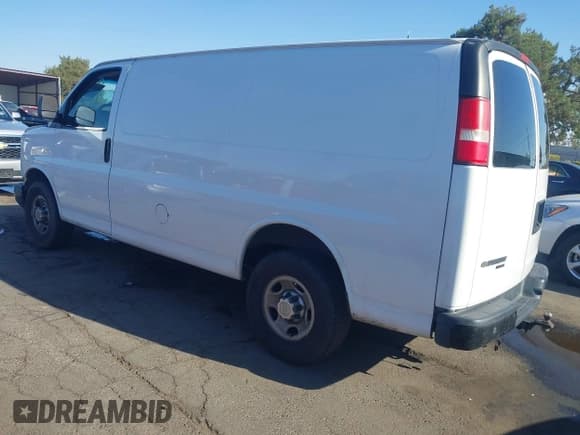 ✅ 2014 Chevrolet Express Cargo • VIN: 1GCWGFCA8E1165454 • Lot: 43226160. Wystawiony na IAAI z przebiegiem 222 902 mil. Bezpłatny archiwum sprzedaży aukcyjnych z USA i szczegółowy raport historii pojazdu na DreamBid. Zdjęcie 3.