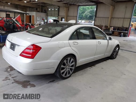 ✅ 2013 Mercedes-Benz S 550 • VIN: WDDNG7DB8DA493289 • Lot: 42436621. Wystawiony na IAAI z przebiegiem 100 329 mil. Bezpłatny archiwum sprzedaży aukcyjnych z USA i szczegółowy raport historii pojazdu na DreamBid. Zdjęcie 4.