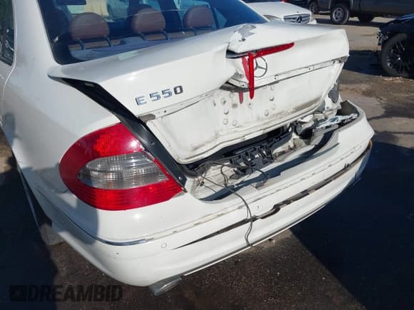 ✅ 2008 Mercedes-Benz E 550 Sport • VIN: WDBUF72X88B232279 • Лот: 41840599. Опубликован ранее на IAAI с пробегом 178 562 миль. Бесплатный доступ к архиву аукционных продаж из США и подробный отчёт об истории автомобиля на DreamBid. Изображение 6.