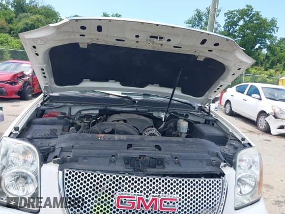 ✅ 2013 GMC Yukon Denali • VIN: 1GKS1EEF8DR323251 • Lot: 42340233. Listed on IAAI with 206,617 mi. Free auction sales archive from the USA and detailed vehicle history report at DreamBid. Image 10.