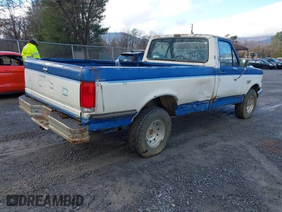 ✅ 1988 Ford F-150 • VIN: 1FTEF14H7JNA62140 • Lot: 43846002. Wystawiony na IAAI z przebiegiem 148 519 mil. Bezpłatny archiwum sprzedaży aukcyjnych z USA i szczegółowy raport historii pojazdu na DreamBid. Zdjęcie 4.