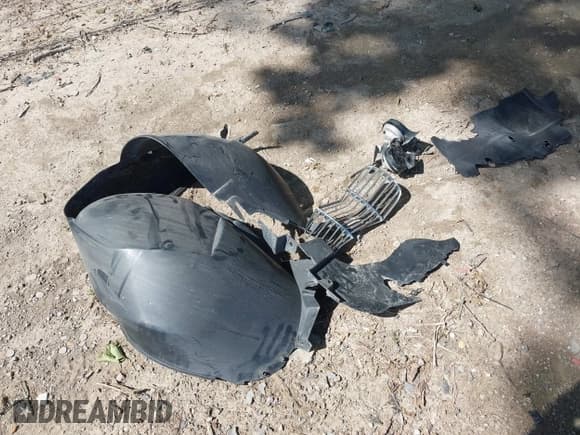 ✅ 2005 Jaguar XJ 8 LWB • VIN: SAJWA79C85SG37022 • Lot: 42308144. Wystawiony na IAAI z przebiegiem 108 758 mil. Bezpłatny archiwum sprzedaży aukcyjnych z USA i szczegółowy raport historii pojazdu na DreamBid. Zdjęcie 12.