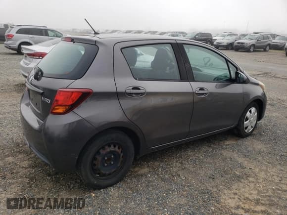 ✅ 2015 Toyota Yaris L • VIN: VNKKTUD3XFA048482 • Lot: 91430995. Wystawiony na Copart z przebiegiem 133 143 mil. Bezpłatny archiwum sprzedaży aukcyjnych z USA i szczegółowy raport historii pojazdu na DreamBid. Zdjęcie 3.