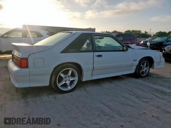 ✅ 1990 Ford Mustang GT • VIN: 1FACP42E7LF165124 • Lot: 62573355. Wystawiony na Copart z przebiegiem 466 015 mil. Bezpłatny archiwum sprzedaży aukcyjnych z USA i szczegółowy raport historii pojazdu na DreamBid. Zdjęcie 3.