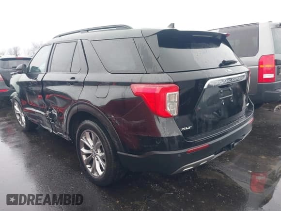 ✅ 2023 Ford Explorer XLT • VIN: 1FMSK8DH0PGB87612 • Lot: 43670434. Wystawiony na IAAI z przebiegiem 28 447 mil. Bezpłatny archiwum sprzedaży aukcyjnych z USA i szczegółowy raport historii pojazdu na DreamBid. Zdjęcie 3.