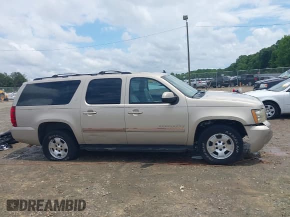 ✅ 2007 Chevrolet Suburban LTZ • VIN: 1GNFC16047R389477 • Lot: 42236857. Listed on IAAI with 212,863 mi. Free auction sales archive from the USA and detailed vehicle history report at DreamBid. Image 13.